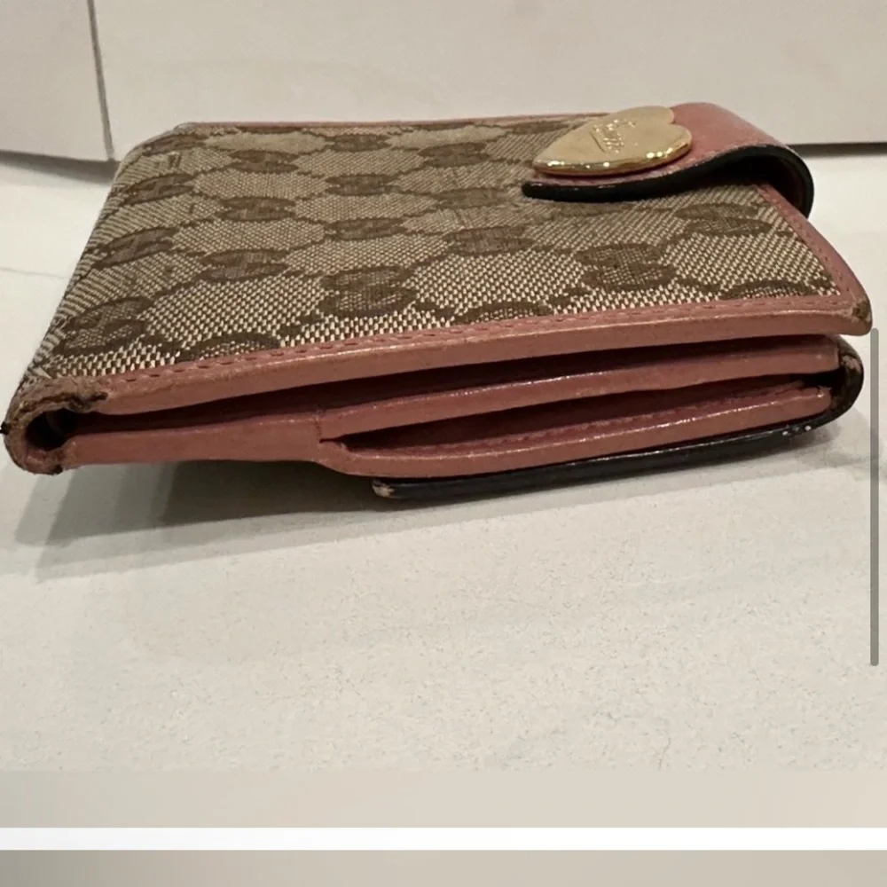 Gucci Wallet more life left  Vintage . Cards money id holder heart icon luxury - Picture 6 of 14